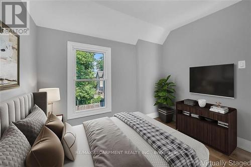 55 Douglas Avenue, Hamilton (Industrial Sector), ON - Indoor Photo Showing Bedroom