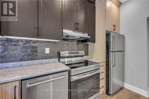 55 Douglas Avenue, Hamilton (Industrial Sector), ON - Indoor Photo Showing Kitchen