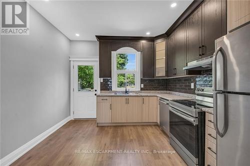 55 Douglas Avenue, Hamilton (Industrial Sector), ON - Indoor Photo Showing Kitchen With Upgraded Kitchen