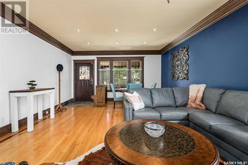 844 Algoma Avenue, Moose Jaw, SK - Indoor Photo Showing Living Room