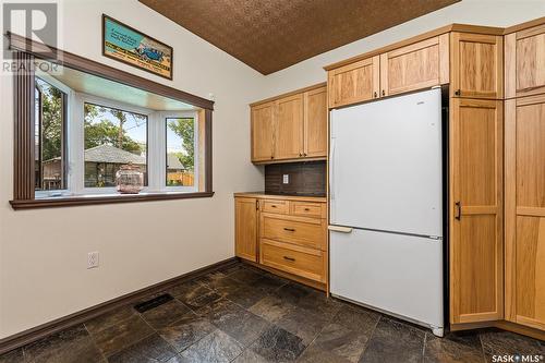 844 Algoma Avenue, Moose Jaw, SK - Indoor Photo Showing Kitchen