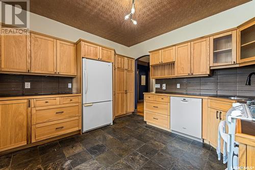 844 Algoma Avenue, Moose Jaw, SK - Indoor Photo Showing Kitchen