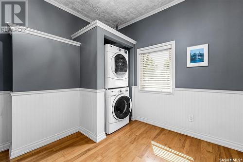 844 Algoma Avenue, Moose Jaw, SK - Indoor Photo Showing Laundry Room