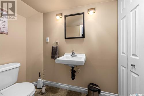 844 Algoma Avenue, Moose Jaw, SK - Indoor Photo Showing Bathroom