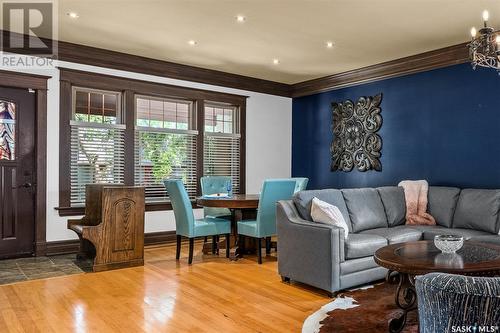 844 Algoma Avenue, Moose Jaw, SK - Indoor Photo Showing Living Room