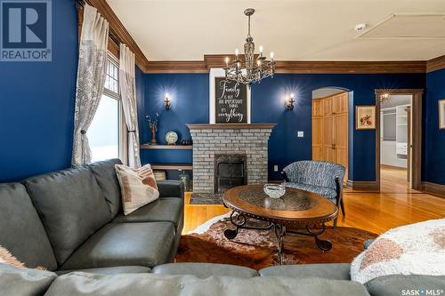 844 Algoma Avenue, Moose Jaw, SK - Indoor Photo Showing Living Room With Fireplace