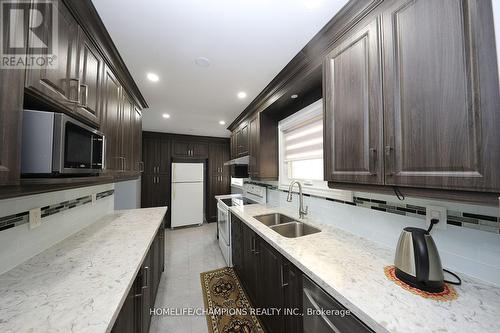 20 Horseshoe Crescent, Toronto (Malvern), ON - Indoor Photo Showing Kitchen With Double Sink With Upgraded Kitchen