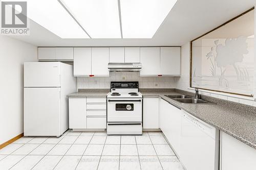 401 - 350 Alton Towers Circle, Toronto (Milliken), ON - Indoor Photo Showing Kitchen With Double Sink