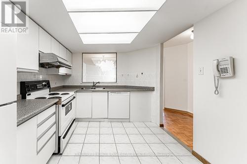 401 - 350 Alton Towers Circle, Toronto (Milliken), ON - Indoor Photo Showing Kitchen With Double Sink