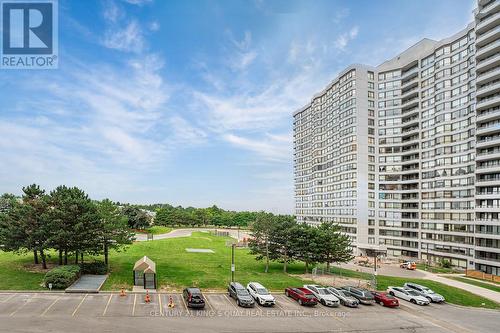 401 - 350 Alton Towers Circle, Toronto (Milliken), ON - Outdoor