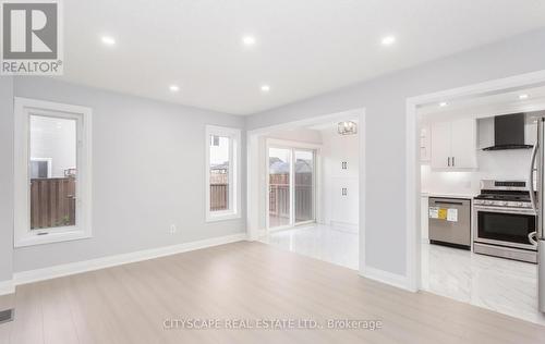 20 Fenton Street, Ajax (Northeast Ajax), ON - Indoor Photo Showing Kitchen