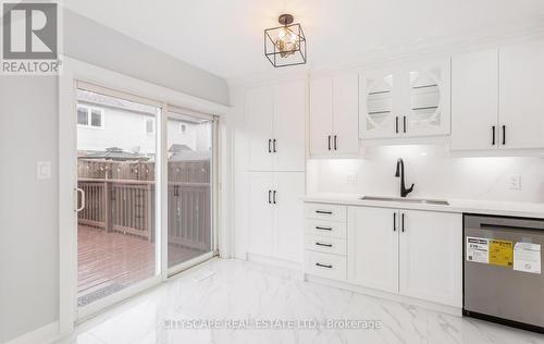 20 Fenton Street, Ajax (Northeast Ajax), ON - Indoor Photo Showing Kitchen