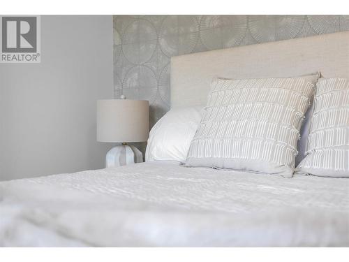 1455 Cara Glen Court Unit# 112, Kelowna, BC - Indoor Photo Showing Bedroom