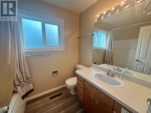 1905 93 Avenue, Dawson Creek, BC - Indoor Photo Showing Bathroom