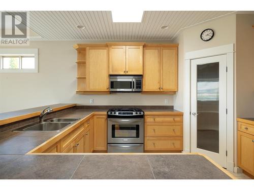 7760 Okanagan Landing Road Unit# 20, Vernon, BC - Indoor Photo Showing Kitchen With Double Sink