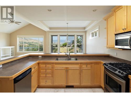 7760 Okanagan Landing Road Unit# 20, Vernon, BC - Indoor Photo Showing Kitchen With Double Sink