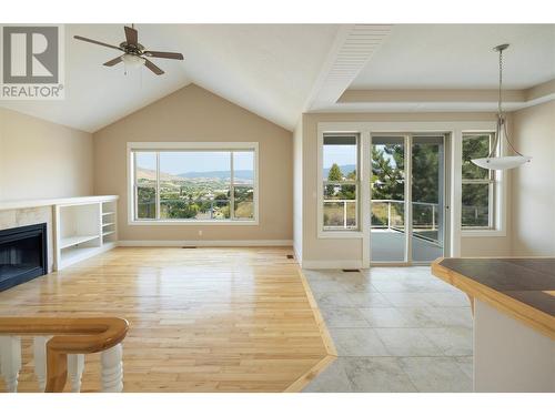 7760 Okanagan Landing Road Unit# 20, Vernon, BC - Indoor Photo Showing Living Room With Fireplace