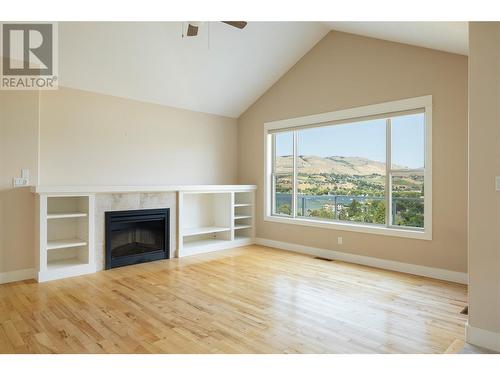 7760 Okanagan Landing Road Unit# 20, Vernon, BC - Indoor Photo Showing Living Room With Fireplace