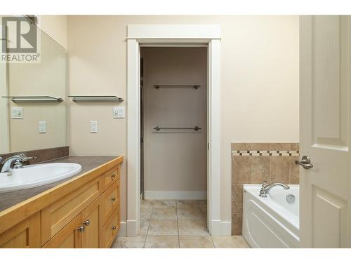 7760 Okanagan Landing Road Unit# 20, Vernon, BC - Indoor Photo Showing Bathroom