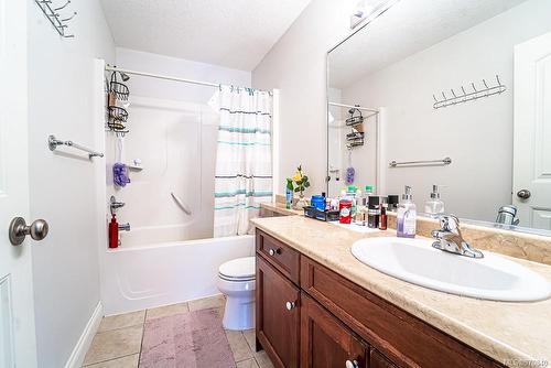 101-5186 Dunster Rd, Nanaimo, BC - Indoor Photo Showing Bathroom