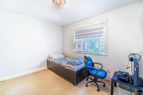 101-5186 Dunster Rd, Nanaimo, BC - Indoor Photo Showing Bedroom