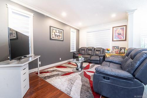 101-5186 Dunster Rd, Nanaimo, BC - Indoor Photo Showing Living Room