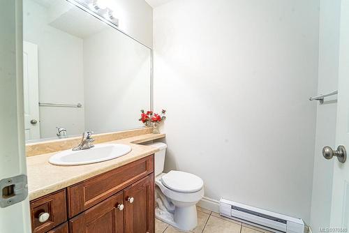 101-5186 Dunster Rd, Nanaimo, BC - Indoor Photo Showing Bathroom