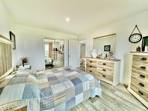 Master bedroom - 144 Ch. Marcoux, Les Îles-De-La-Madeleine, QC - Indoor Photo Showing Bedroom