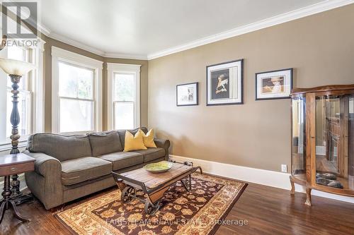 54 Nelson Street W, New Tecumseth (Alliston), ON - Indoor Photo Showing Living Room