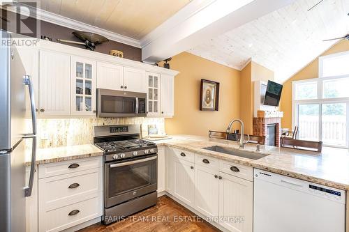 54 Nelson Street W, New Tecumseth (Alliston), ON - Indoor Photo Showing Kitchen