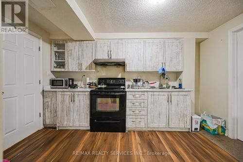 80 Winners Circle, Brampton (Northwest Sandalwood Parkway), ON - Indoor Photo Showing Kitchen