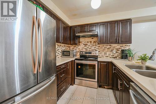 80 Winners Circle, Brampton (Northwest Sandalwood Parkway), ON - Indoor Photo Showing Kitchen With Double Sink