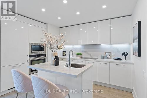 609 - 1 Gloucester Street, Toronto (Church-Yonge Corridor), ON - Indoor Photo Showing Kitchen With Upgraded Kitchen