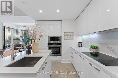 609 - 1 Gloucester Street, Toronto (Church-Yonge Corridor), ON - Indoor Photo Showing Kitchen