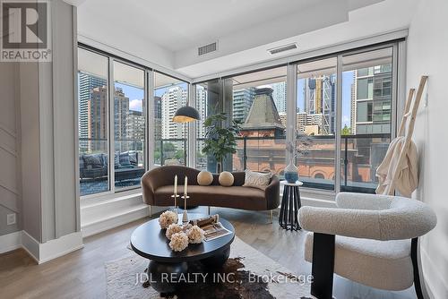 609 - 1 Gloucester Street, Toronto (Church-Yonge Corridor), ON - Indoor Photo Showing Living Room