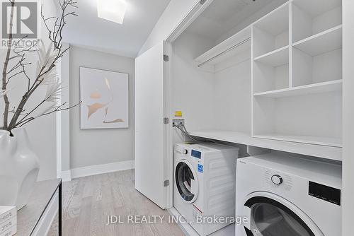 609 - 1 Gloucester Street, Toronto (Church-Yonge Corridor), ON - Indoor Photo Showing Laundry Room