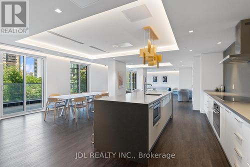 609 - 1 Gloucester Street, Toronto (Church-Yonge Corridor), ON - Indoor Photo Showing Kitchen