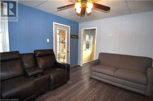 38 Islandview Drive, Chesley Lake, ON - Indoor Photo Showing Living Room