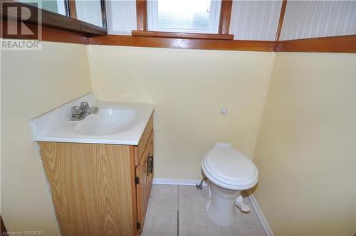 38 Islandview Drive, Chesley Lake, ON - Indoor Photo Showing Bathroom