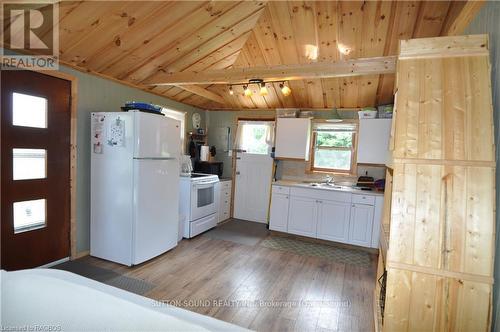 41 Islandview Drive, South Bruce Peninsula, ON - Indoor Photo Showing Kitchen