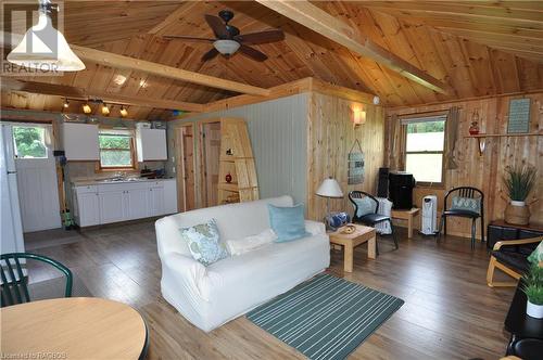 41 Islandview Drive, South Bruce Peninsula, ON - Indoor Photo Showing Living Room