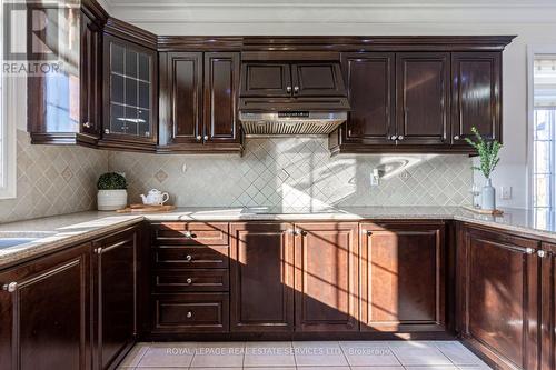 15 Dovehaven Crescent, Brampton (Bram East), ON - Indoor Photo Showing Kitchen