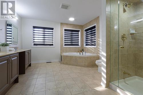 15 Dovehaven Crescent, Brampton (Bram East), ON - Indoor Photo Showing Bathroom