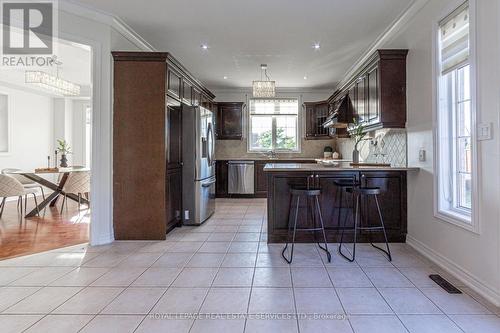 15 Dovehaven Crescent, Brampton (Bram East), ON - Indoor Photo Showing Kitchen