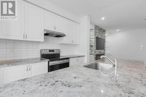 23 Doris Pawley Crescent, Caledon, ON - Indoor Photo Showing Kitchen With Upgraded Kitchen