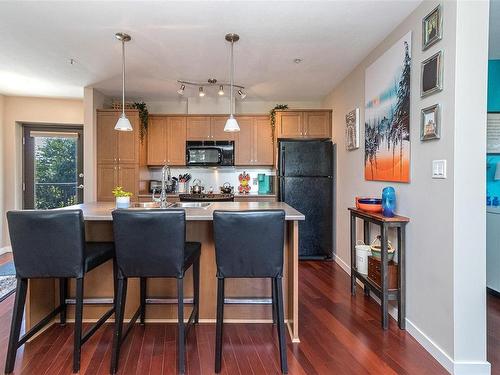 320-555 Franklyn St, Nanaimo, BC - Indoor Photo Showing Kitchen