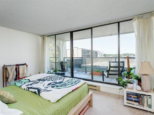 219-9805 Second St, Sidney, BC - Indoor Photo Showing Bedroom