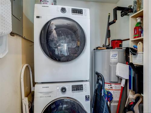 219-9805 Second St, Sidney, BC - Indoor Photo Showing Laundry Room