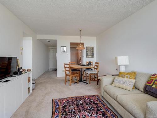 219-9805 Second St, Sidney, BC - Indoor Photo Showing Living Room