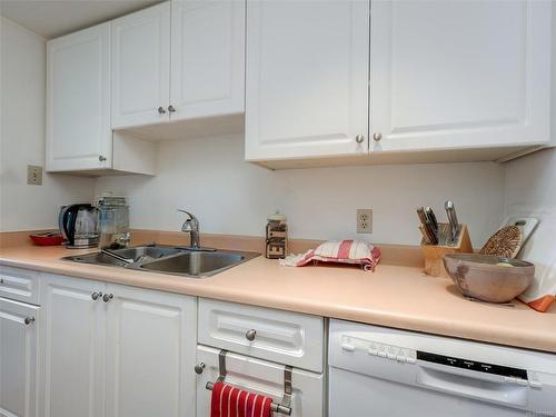 219-9805 Second St, Sidney, BC - Indoor Photo Showing Kitchen With Double Sink